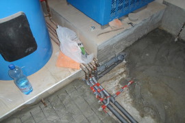 Монтаж труб в стяжке по